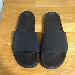 LuLuLemon Black Slides